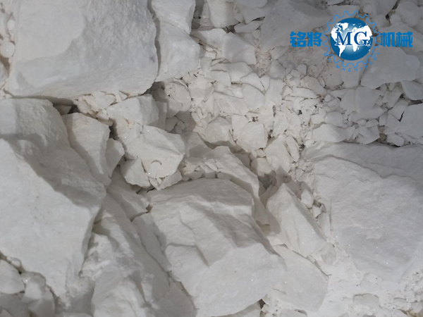 膩子粉需要加膠水嗎？膩子粉是加膠好還是加水好？